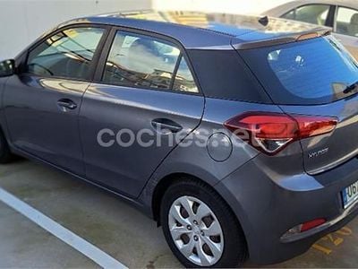 Usado Hyundai i20 84 CV (61 kW) 2016 Gris / plata Berlina