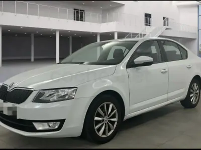 Usado Skoda Octavia GreenLine 110 CV (80 kW) 2016 Blanco Familiar