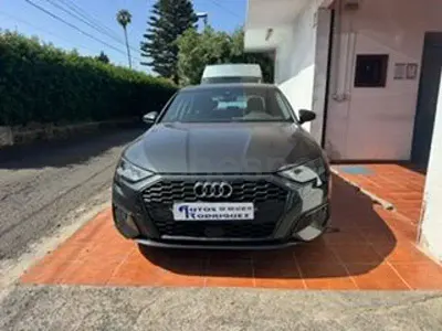 Usado Audi A3 110 CV (80 kW) 2023 Gris / plata Berlina