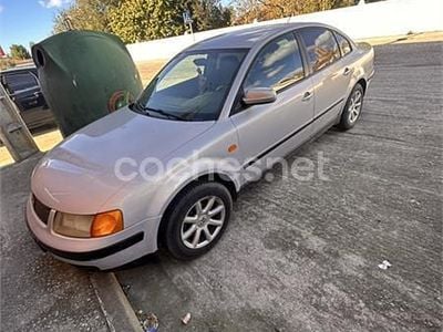 Gris / plata Usado 1997 VW Passat Comfortline Berlina | 2500 € (Precio justo)