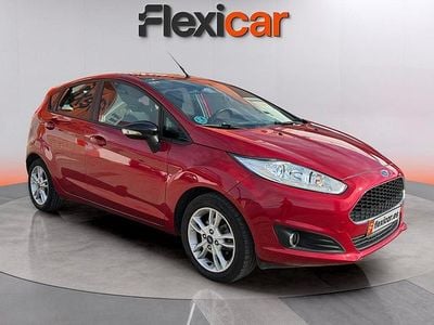 Usado Ford Fiesta Trend 75 CV (55 kW) 2017 Rojo Utilitario