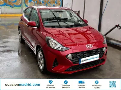 Usado Hyundai i10 67 CV (49 kW) 2023 Rojo Utilitario