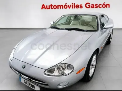 Usado Jaguar XK8 298 CV (219 kW) 2003 Gris / plata Coupe