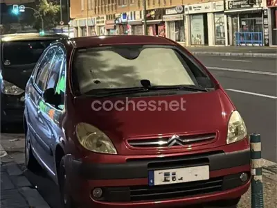 Usado Citroën Xsara Picasso Exclusive 110 CV (80 kW) 2006 Rojo Monovolumen