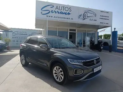 Usado VW T-Roc 150 CV (110 kW) 2025 Gris / plata SUV