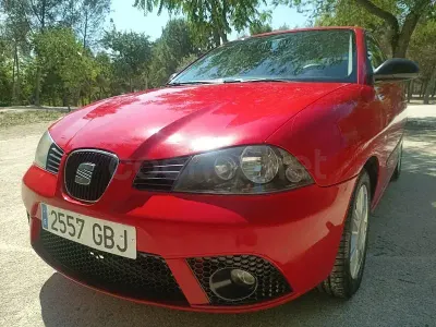 Usado Seat Ibiza Reference 80 CV (58 kW) 2008 Rojo Berlina