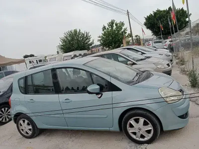 Usado Renault Modus Dynamique 105 CV (77 kW) 2008 Azul Monovolumen
