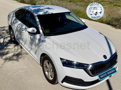 Usado Skoda Octavia Ambition 115 CV (84 kW) 2022 Blanco Berlina