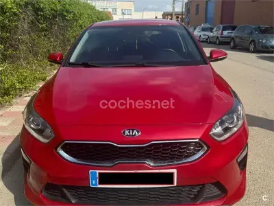 Usado Kia Ceed 120 CV (88 kW) 2019 Rojo Utilitario