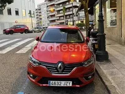 Usado Renault Mégane GT Line GT-Line 130 CV (95 kW) 2017 Granate Berlina