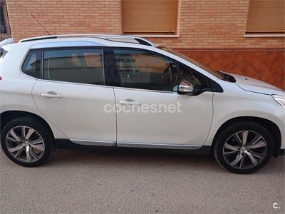 Usado Peugeot 2008 Allure 110 CV (80 kW) 2015 Blanco SUV
