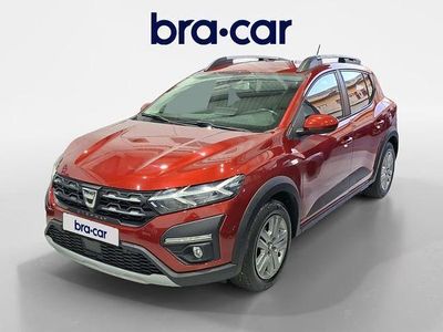 Usado Dacia Sandero Comfort 91 CV (66 kW) 2022 Rojo Utilitario