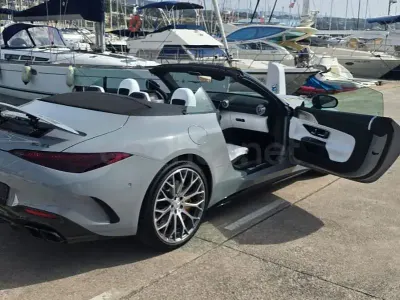 Usado Mercedes SL63 AMG AMG 585 CV (430 kW) 2022 Gris / plata Descapotable