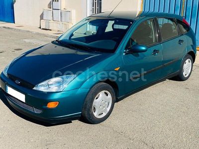 Verde Usado 2000 Ford Focus Ambiente Berlina | 2790 € (Un poco caro)