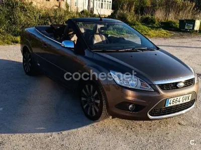 Usado Ford Focus Cabriolet Trend 136 CV (100 kW) 2010 Marrón Descapotable