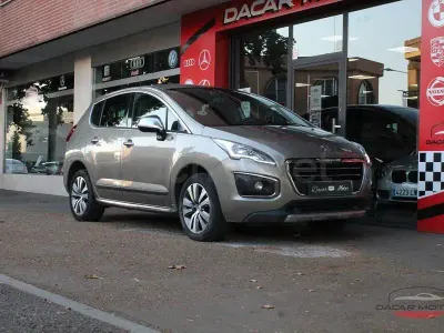 Usado Peugeot 3008 Style 120 CV (88 kW) 2015 Gris / plata Familiar