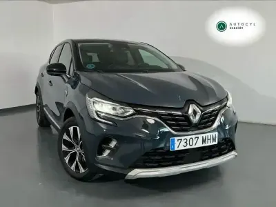 Usado Renault Captur Techno 90 CV (66 kW) 2023 Gris SUV