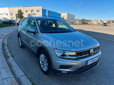 Gris / plata Usado 2019 VW Tiguan Edition SUV | 17.900 € (Precio justo)