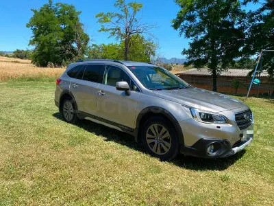 Usado Subaru Outback 150 CV (110 kW) 2017 Beige Familiar