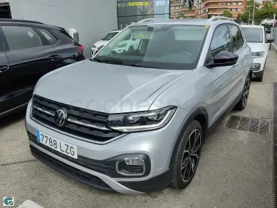 Usado VW T-Cross Sportline 110 CV (80 kW) 2022 Gris / plata SUV