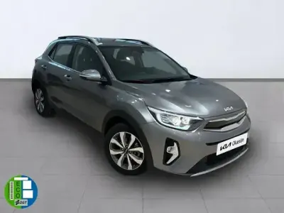 Usado Kia Stonic 101 CV (74 kW) 2024 Gris SUV