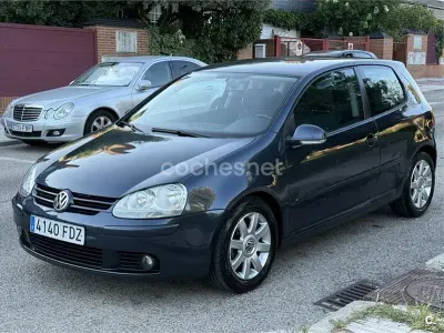 Usado VW Golf IV Trendline 105 CV (77 kW) 2006 Gris / plata Berlina