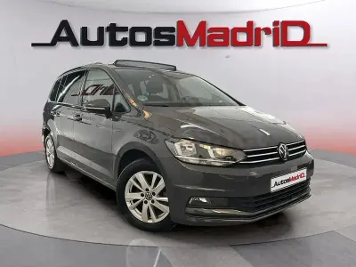 Usado VW Touran Life 150 CV (110 kW) 2024 Gris / plata Monovolumen