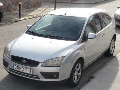 Usado Ford Focus Trend 100 CV (73 kW) 2007 Gris / plata Berlina