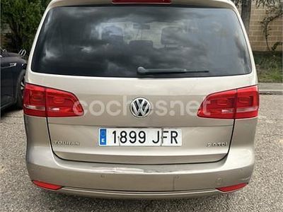 Usado VW Touran Advance 140 CV (102 kW) 2015 Beige Monovolumen