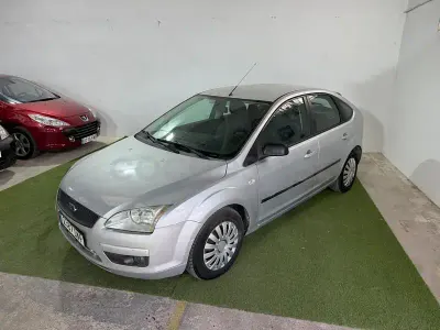 Używany Ford Focus Ambiente 90 KM (66 kW) 2006 Szary Sedan/Limuzyna