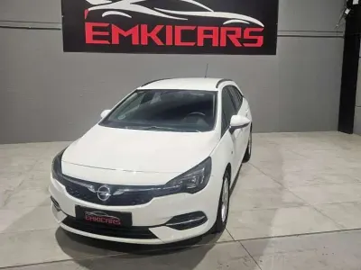 Usado Opel Astra Edition 105 CV (77 kW) 2020 Blanco Familiar