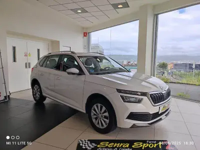Usado Skoda Kamiq Ambition 110 CV (80 kW) 2022 Blanco SUV