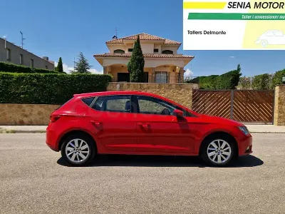 Usado Seat Leon Style 105 CV (77 kW) 2013 Rojo Berlina