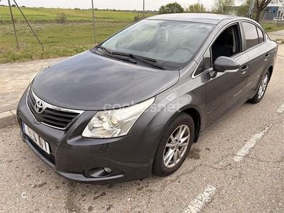 Usado Toyota Avensis Active 132 CV (97 kW) 2011 Gris / plata Berlina