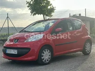 Usado Peugeot 107 Urban Move 68 CV (50 kW) 2007 Rojo Utilitario