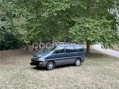 Usado Hyundai H-1 140 CV (102 kW) 2003 Verde Monovolumen