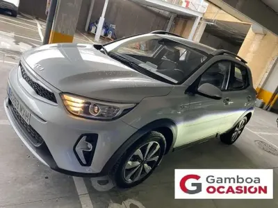 Usado Kia Stonic 101 HP (74 kW) 2024 Cinzento SUV