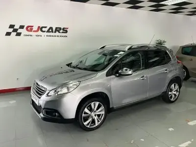Usado Peugeot 2008 Allure 120 CV (88 kW) 2016 Gris / plata SUV