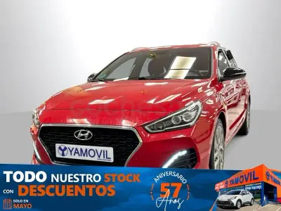 Usado Hyundai i30 GO! 140 CV (102 kW) 2018 Rojo Familiar