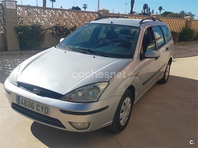 Usado Ford Focus Ghia 100 CV (73 kW) 2004 Gris / plata Familiar