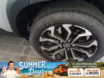 Usado Toyota Yaris Active 116 CV (85 kW) 2025 Gris Utilitario