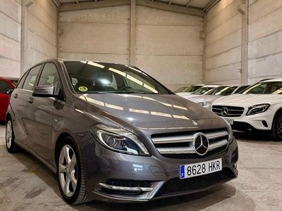 Usado Mercedes B180 109 CV (80 kW) 2012 Gris / plata Monovolumen