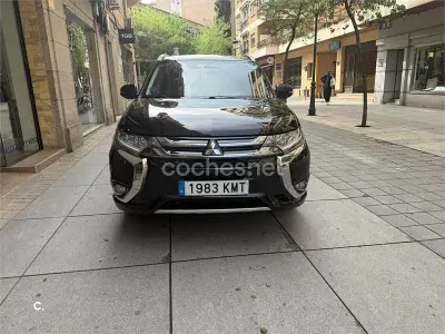 Usado Mitsubishi Outlander P-HEV 203 CV (149 kW) 2018 Negro SUV