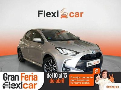Gris Usado 2022 Toyota Yaris Hybrid Style Berlina | 20.290 € (Un poco caro)