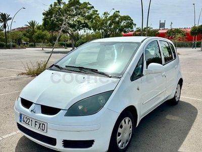 Usado Mitsubishi Colt Inform 95 CV (69 kW) 2007 Blanco Monovolumen