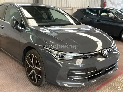 Usado VW Golf VIII 150 CV (110 kW) 2024 Gris / plata Berlina