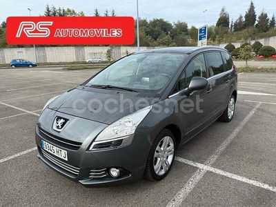 Gris / plata Usado 2013 Peugeot 5008 Allure Monovolumen | 9800 € (Un poco caro)