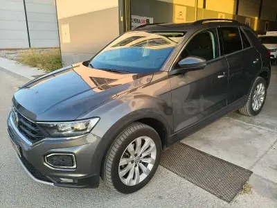 Usado VW T-Roc Advance 115 CV (84 kW) 2020 Gris / plata SUV