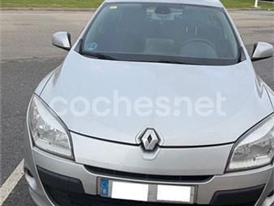 Usado Renault Mégane Dynamique 110 CV (80 kW) 2011 Gris / plata Berlina