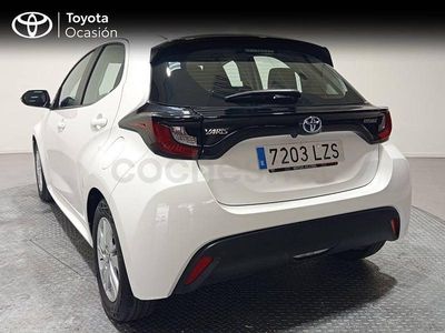 Usado Toyota Yaris Hybrid Business Edition 116 CV (85 kW) 2022 Blanco Berlina